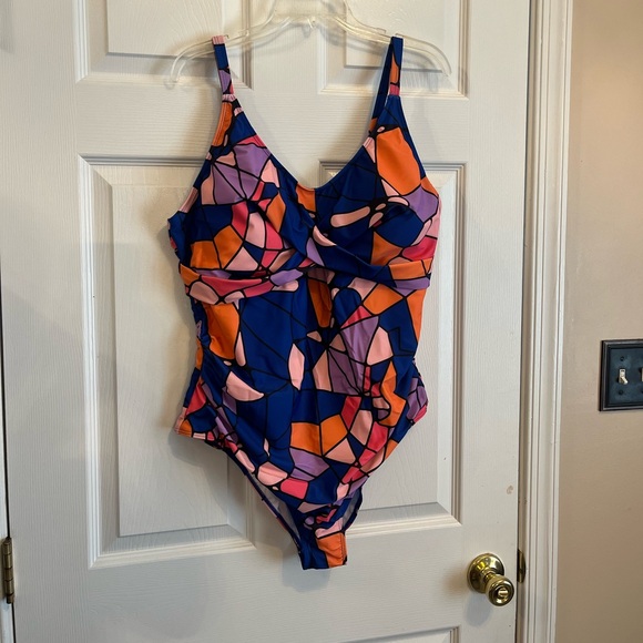 Women's Plus Size Colorful Bathing Suit Fashion Trendy Swimsuit Swimwear 14W-20W - Picture 4 of 7